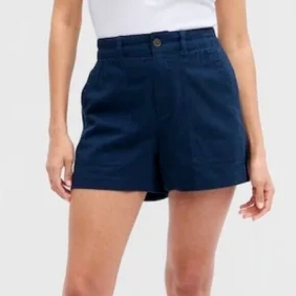GAP Mid-Rise Girlfriend Khaki Shorts with Washwell Navy - Picture 1 of 3
